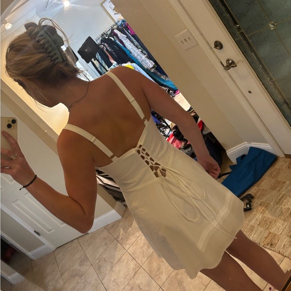 Elegant White Dress - Picture 6 of 6